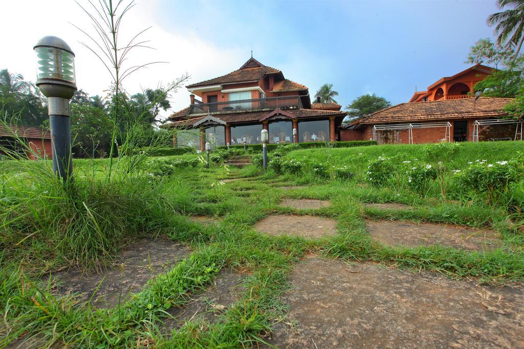 The River Retreat Heritage Ayurvedic Resort Shoranur Esterno foto